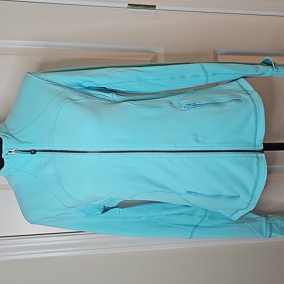 314. Lululemon Forme Jacket - Picture 3 of 11